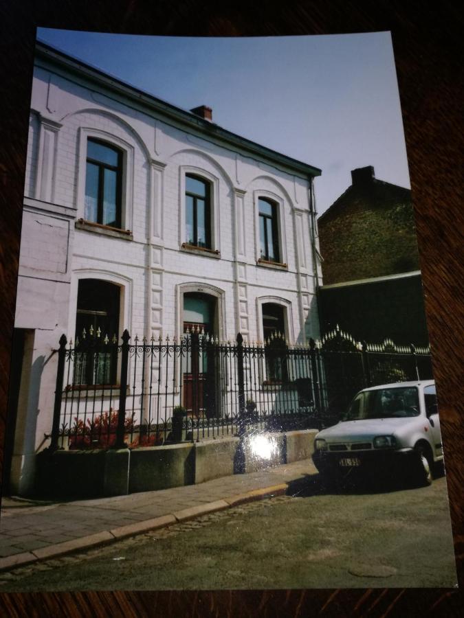 B And B Comme Chez Soi La Hestre Exterior photo